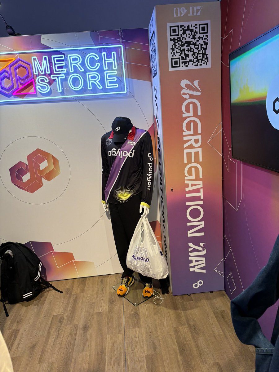 digiPirateKing's tweet photo. I just stopped by the @0xpolygon Merch Shop and I'll I got was this....

#agglayer #aggregation https://t.co/rJI1woVmlT