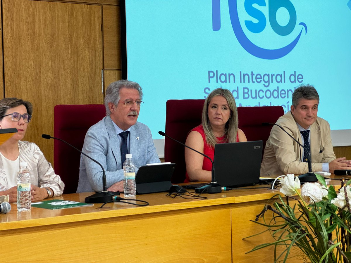 👥 <a href="/saludand/">Consejería de Sanidad, Presidencia y Emergencias</a> presenta el Plan de Salud Bucodental a profesionales de Odontología de Jaén.  

El secretario general de Humanización, Planificación, Atención Sociosanitaria y Consumo, <a href="/JavierVazquezSR/">Javier Vazquez</a>, acompañado por <a href="/eggonzalez78/">Elenagg</a>, destaca el “consenso” en su desarrollo.