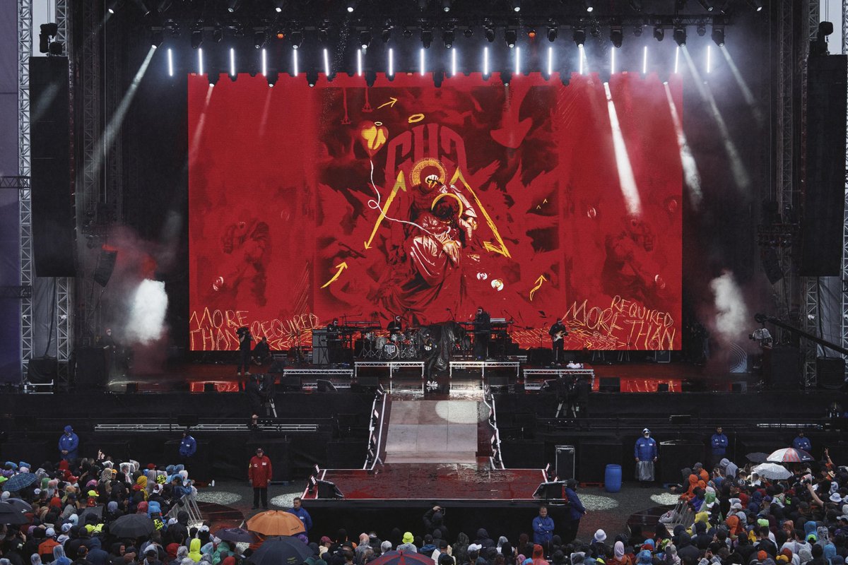 My art on stage at F1 Silverstone for <a href="/THEREALGHETTS/">GHETTS</a> performance 🏁🏁