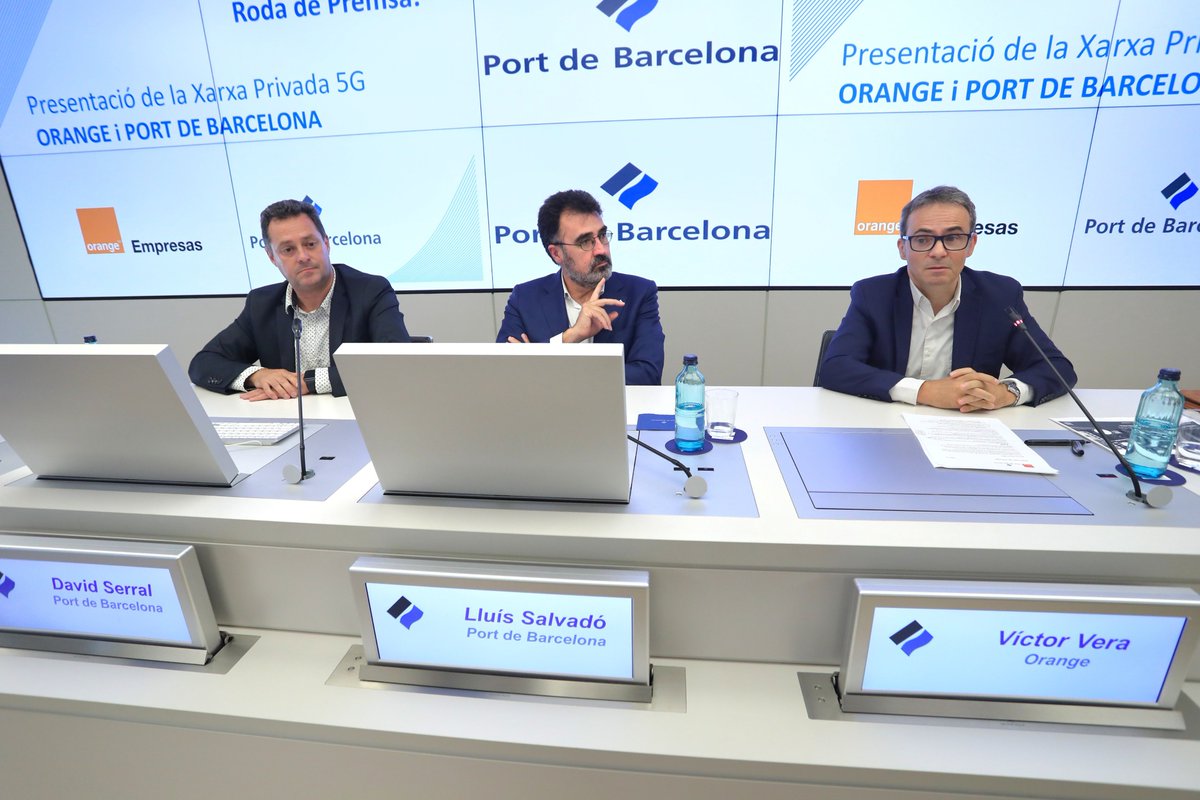 MASORANGE_ES's tweet image. El @PortdeBarcelona, líder europeo en #5G, gracias a @Orange_es. 🌐 La nueva red privada 5G SA permitirá desarrollar numerosas e innovadoras soluciones tecnológicas en el ecosistema portuario. 🚢¡Descubre más! 👉 shorturl.at/r8jk7