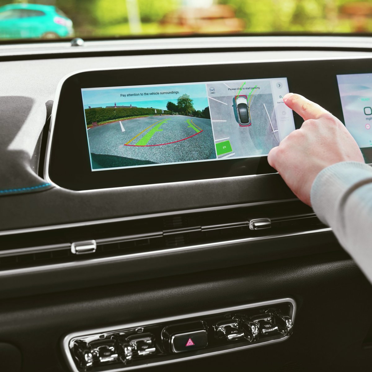 GWM_UK's tweet photo. Take the stress out of reverse parking🚗
With the ORA 03’s auto parking assist, just press the button and let the magic happen🪄
#ParkLikeAPro #ElectricCars #EV #CleverTech #StressFree #EasyParking https://t.co/1jnW5zaOrV