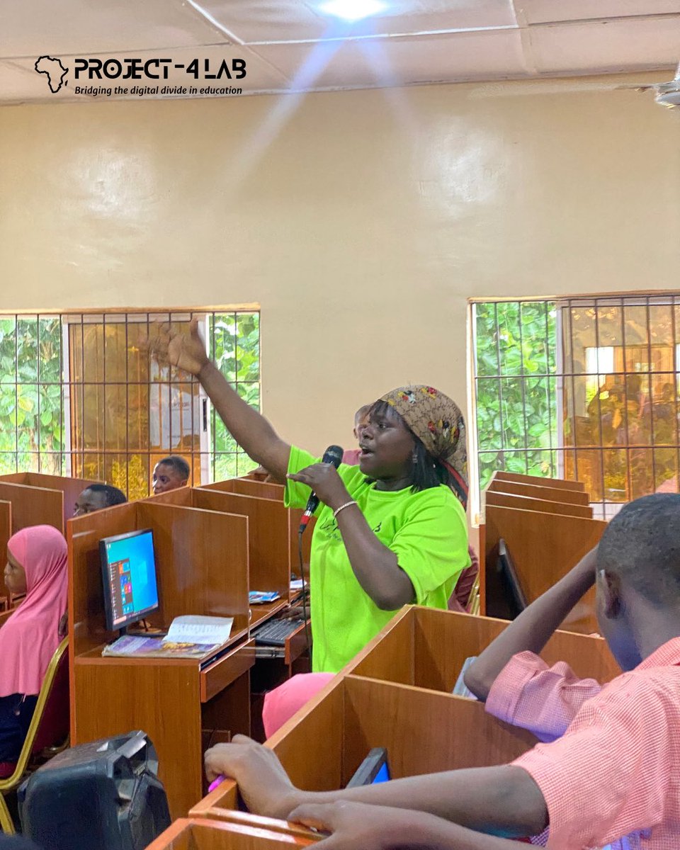 project4_lab's tweet photo. Last week, we conducted a 2-day basic digital skills accelerator program that benefitted over 105 students 🎉

We taught the students fundamental knowledge of Microsoft Excel for arithmetic operations and data analysis. https://t.co/XXDwsmqiR3