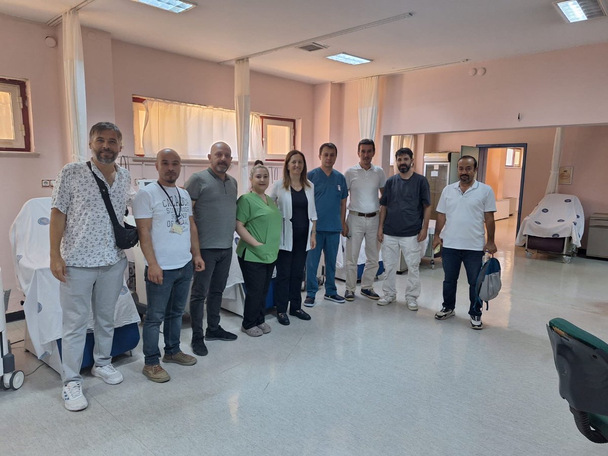 ArzuCerkezoglu's tweet photo. Bugün Antalya’dayız…
Akdeniz Üniversitesi Tıp Fakültesi Hastanesi’nde sağlık işçisi üyelerimizle bir araya geldik. 

Geleceğimizi kendi ellerimizle kuruyoruz… https://t.co/sUgnaeuguH