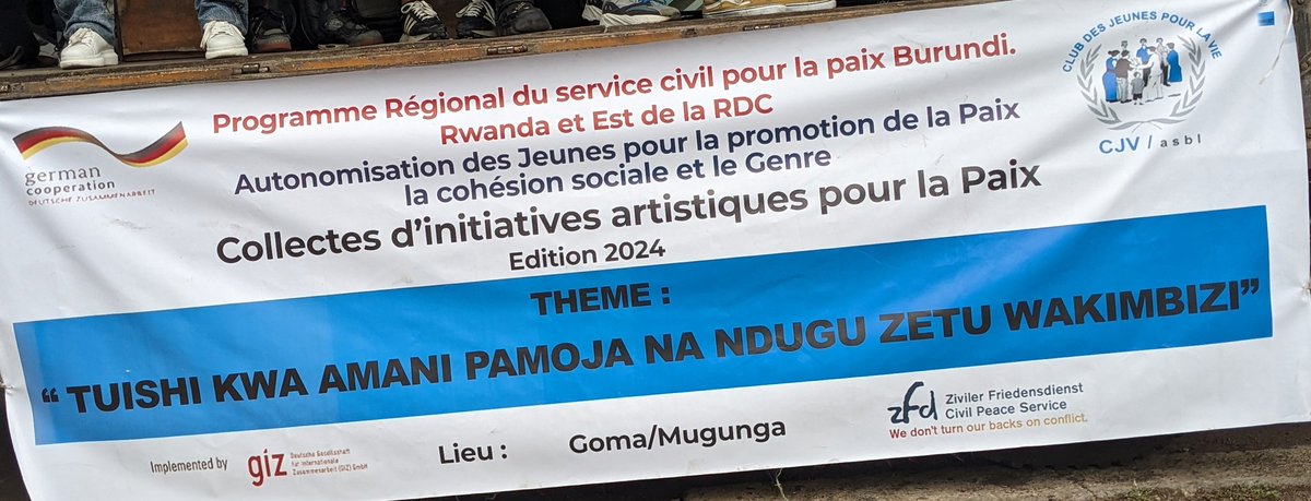Cjv001's tweet photo. Exposition artistique en cours à #Goma, organisée dans le cadre des collectes d'initiatives artistiques pour la paix.

D'abord dans un roadshow (spectacle de route) pour une mise bouche. Puis, l'exposition proprement dite dans un espace populaire au nord de la ville.
@giz_drcongo https://t.co/Uk5kVt09ce