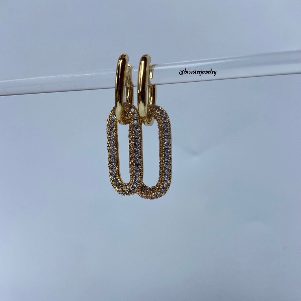 witstudios_ng's tweet image. Presenting our latest product shoot for Bicesterjewelry
.
Need captivating photography for your jewelry collection?
.
Reach out to us now!
#WITStudios #BicesterJewelry #JewelryPhotography #ProductShoot #CreativeAgency #ArtisticVision #BrandElevation