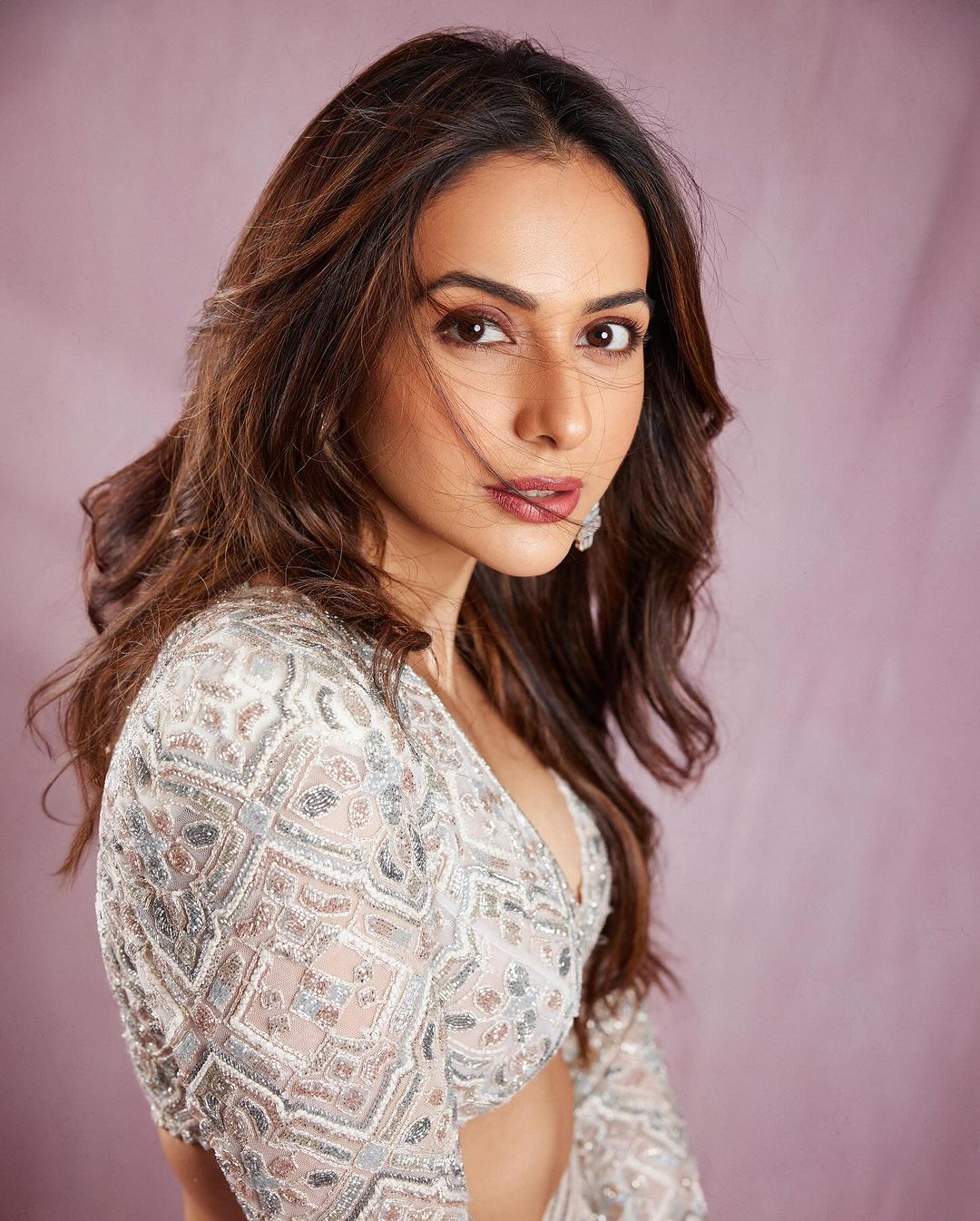 GR9uksUaQAANCVP?format=jpg&name=large