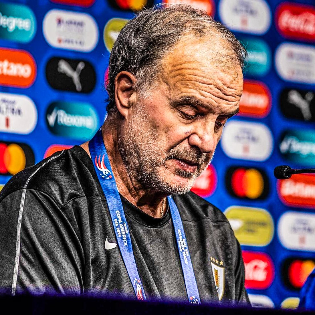 Marcelo Bielsa:

"Di tahun-tahun mendatang, jumlah pertandingan sepakbola yang layak ditonton akan semakin berkurang dan sepak bola akan menjadi semakin tidak bisa dinikmati."

Sepakbola tak semenarik dulu, kalian setuju?