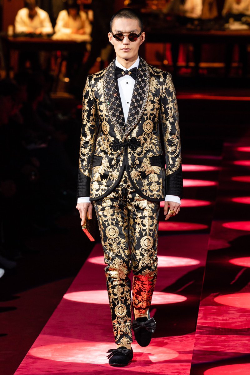 ドクター中松
DOLCE＆GABBNA 2019 FALLのセットアップで着てるのエグすぎる