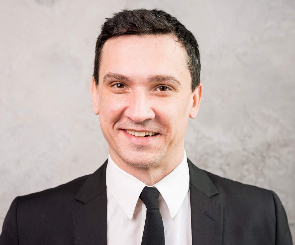 Jakiul001's tweet image. Are you looking for

#headshotretouch
#PortraitRetouch
#SkinSmoothing
#HeadshotRetouching
#FaceRetouching 
#ColorCorrection
 #ImageManipulation

DM me or send an image as a FREE TRIAL to test our #PhotoRetouching Expertise.

Any queries📧 jakirstat@gmail.com