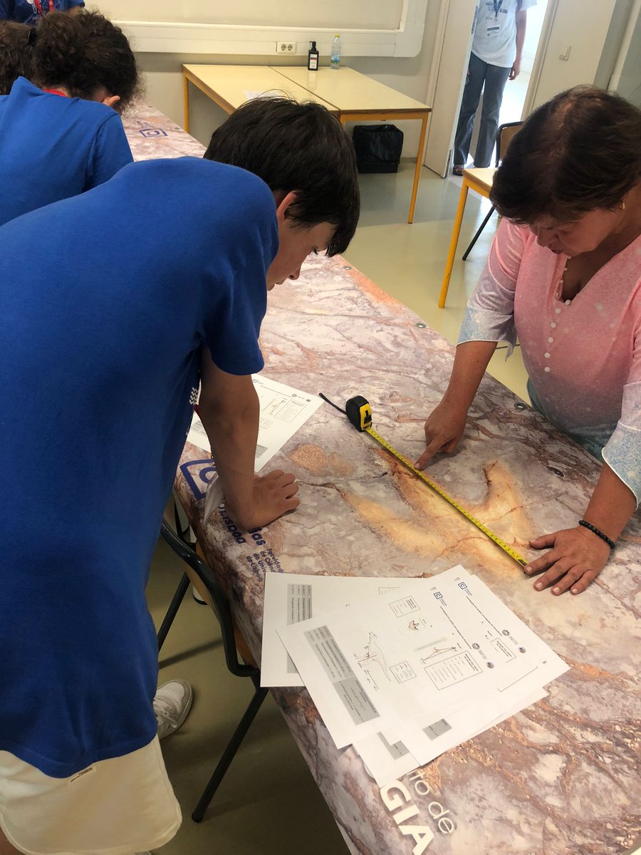 efmalafaia's tweet photo. Na semana passada tivemos a oportunidade para dar a conhecer alguns trabalhos que temos vindo a desenvolver sobre #paleontologia de #dinossáurios, nas atividades de Verão na ULisboa, uma iniciativa da @ULisboa_ dirigida a alunos do ensino secundário. Aqui ficam algumas imagens. https://t.co/cgBfucTNM8