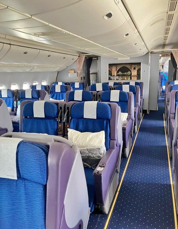 Michaelkelly707's tweet photo. Since June 28th, @AerLingus have been operating a leased in Boeing 777 on the Dublin to Chicago route #EI123  #EI123  from Spanish company #PrivilegeStyle 
This is the cabin interior
#Paxex https://t.co/ie8TVqFdrH