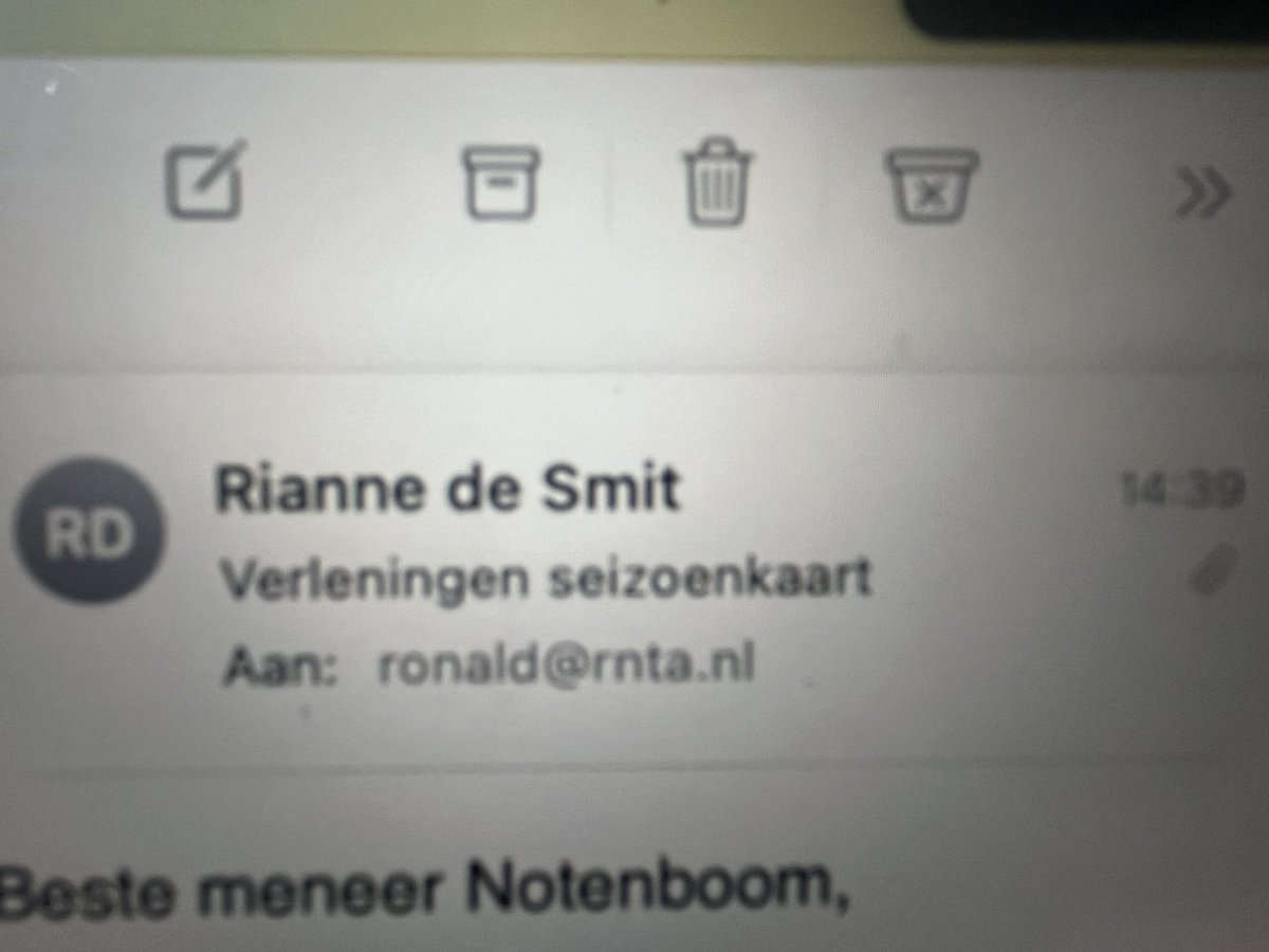 Dat je als <a href="/telstar1963nv/">Telstar 🦁</a> op de centen moet letten snap ik volledig, maar om nu te vragen of ik mijn seizoenskaart meteen wil verlenen………..