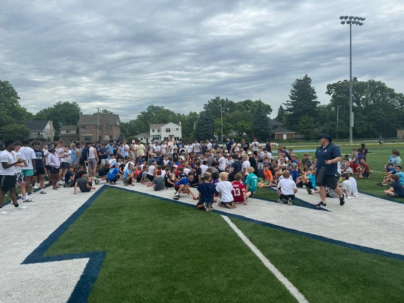 FootballNaz's tweet photo. What a great day at camp with over 220 future Roadrunners. https://t.co/mCr5gw0ozw