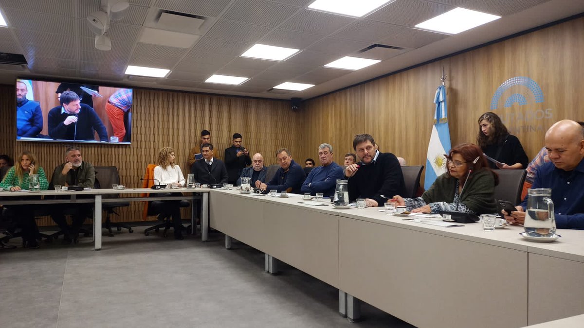 Hoy fuimos invitados a exponer en la comisión de Vivienda del Congreso. Seguimos dando testimonio de la #UsuraUVA #HipotecadosUVA