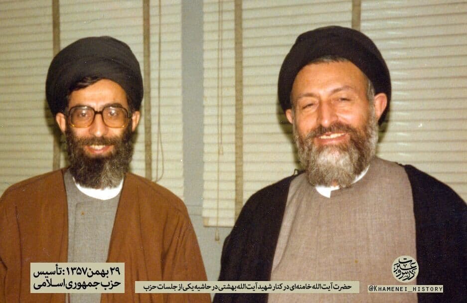 sayedmojtababa1's tweet photo. شهید بهشتی(ره):
از موج تخریب ها و تهمت ها نهراسید و غم به دل راه ندهید.
بدانید هر کس که"خط"دارد حتماً "دشمن"دارد.
#هفتم_تیر
#سالروز_شهادت_شهید_بهشتی https://t.co/tl36dAW78l