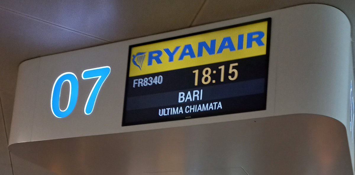 marika_marone's tweet photo. #ryanair #volo #vacanze #partenza #ferie #Puglia #bari #terradibari #relax #casadorigine #famiglia #casadolcecasa #vivereperlavorarelavorarepervivere https://t.co/iaK6YyaDhW
