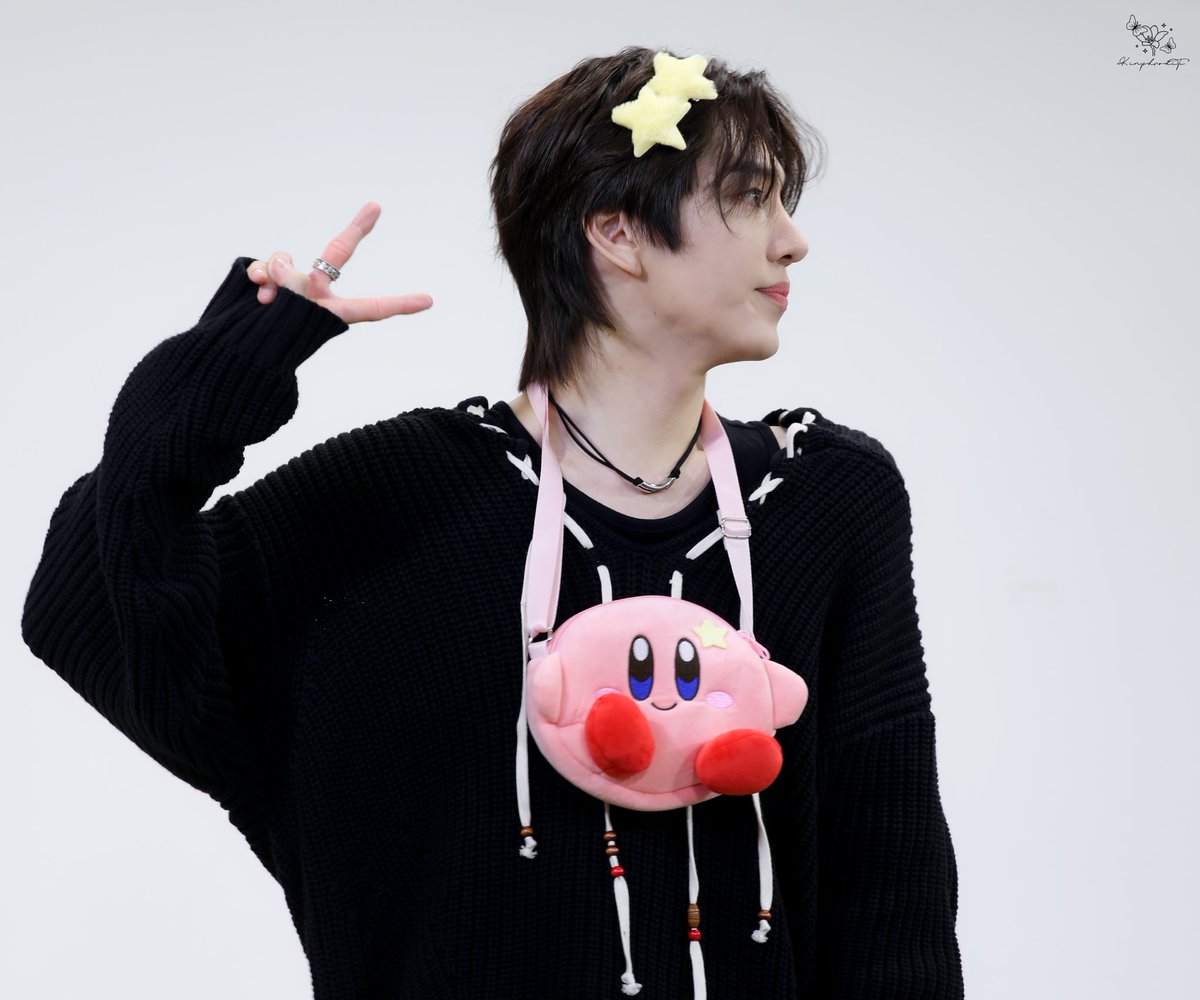 Kinphrodite's tweet photo. 240531 DEAR MY MUSE 팬사인회

✌️⭐️

#키노 #남신키노 
#KINO #キノ  
@nakedxproud https://t.co/wqxK08PtAM