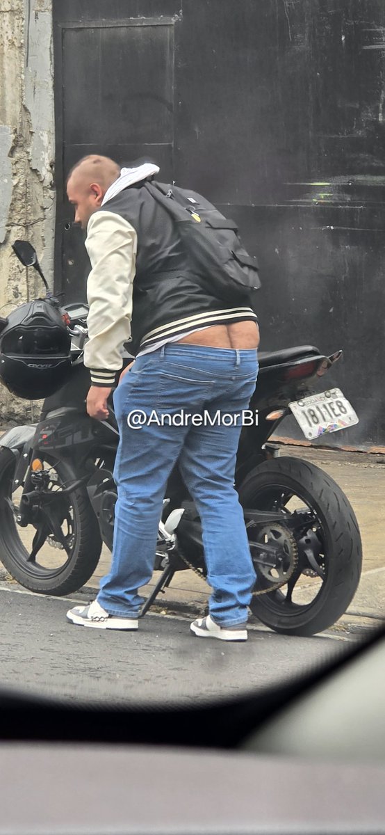 AndreMorBi's tweet photo. Que rico cabron peludo tipo oso !!!
Vean tremendo culote peludo que tiene el cabron 😍💕🤤🤤🤤🤤 https://t.co/1c4INubzlu
