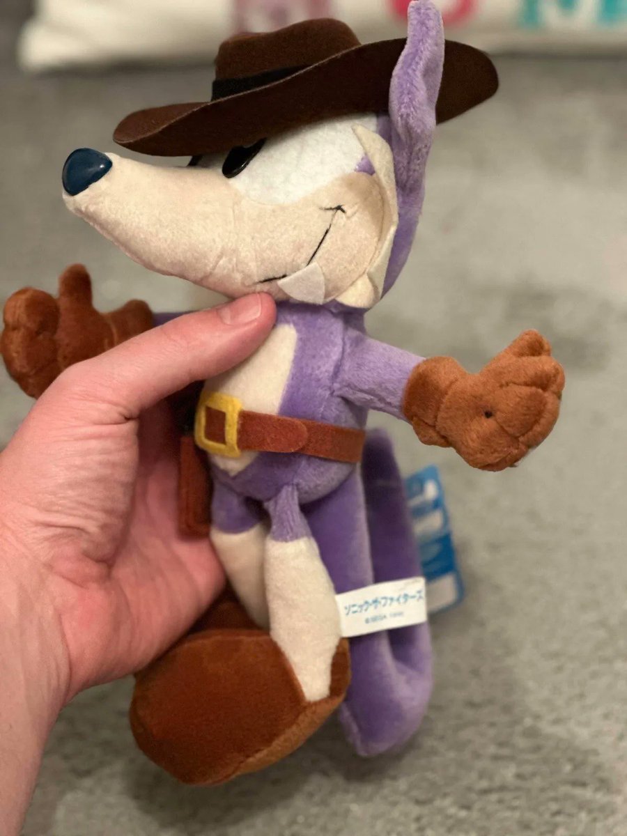 Photos of the Fang plush, part of the 'Sonic The Fighters' set