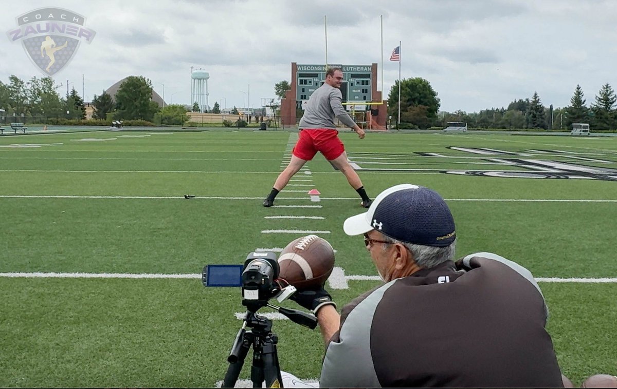Just finished a 1 on 1 Snapping Lesson with Peyton Cramer (Illinois St.), here in Milwaukee.  Peyton came to Milwaukee to work on his Consistency and the 'Art of Snapping "Perfect Laces".  By the end of the lesson Peyton was money at 7 1/2 yards.  Mission Accomplished!