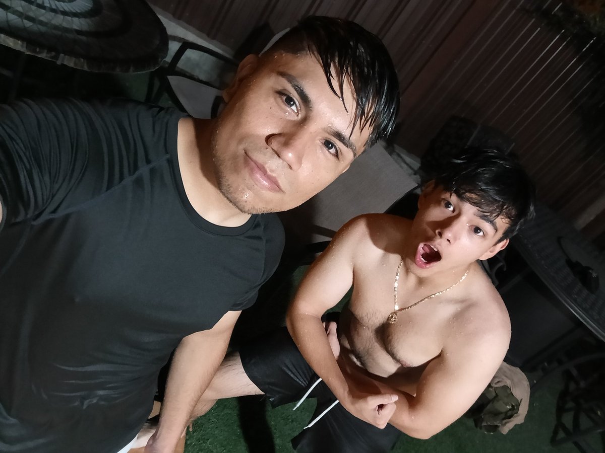 Ponshieber's tweet photo. #BurgerKing #EaglePass #SwimmingPoolParty https://t.co/ZveEcFUpPf