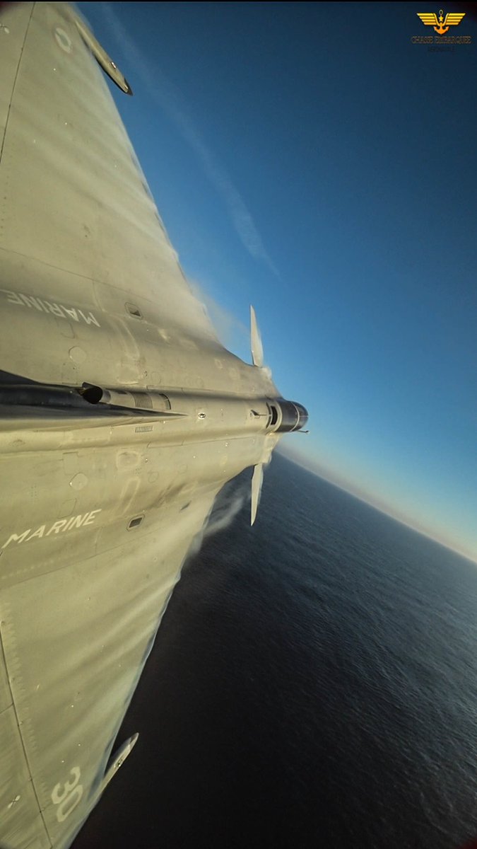 ChasseEmbarquee's tweet photo. Rafale Marine 100ft/mer - Navy Rafale 100ft/sea #frenchnavy #chasseembarquee #rafale https://t.co/DUGiaJXxuR