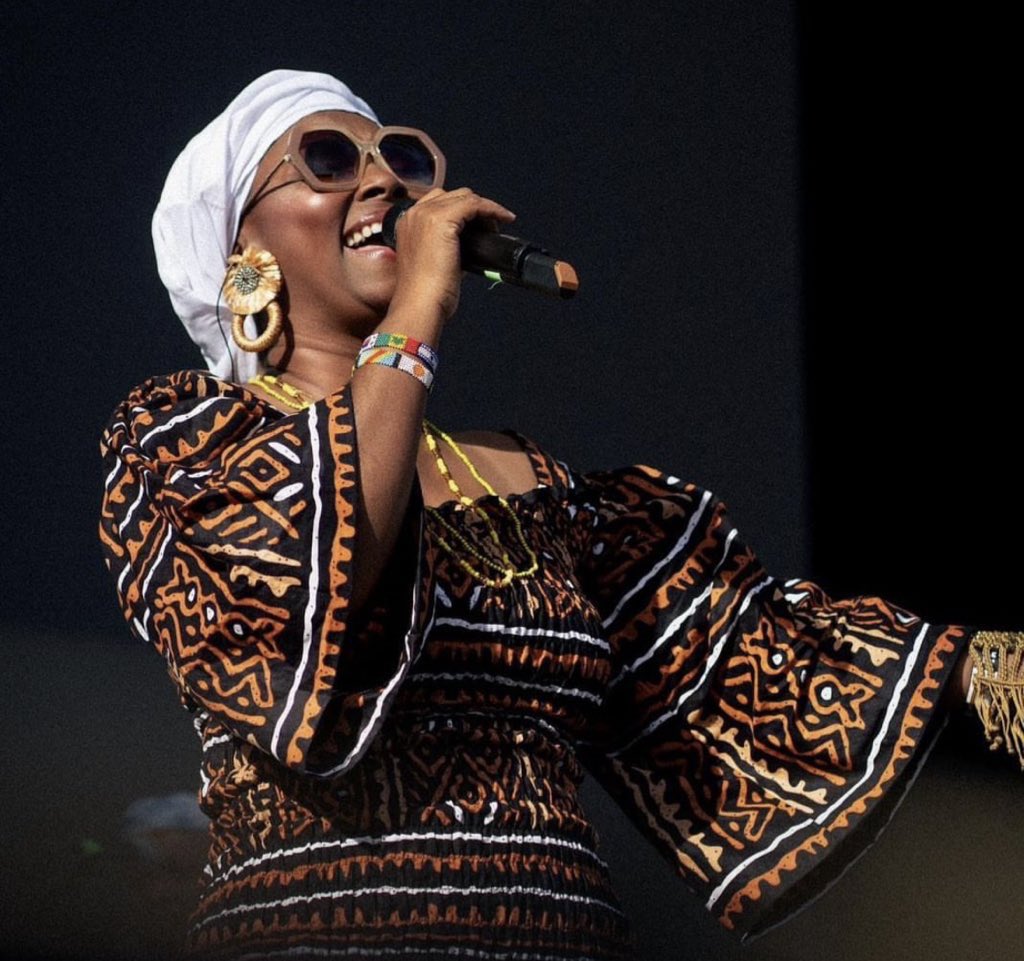 📻 Al aire en #10AM Nidia Góngora, cantora. Reconocida matrona de la cultura musical del Pacífico colombiano. Presenta ‘En los manglares’, su nueva canción.