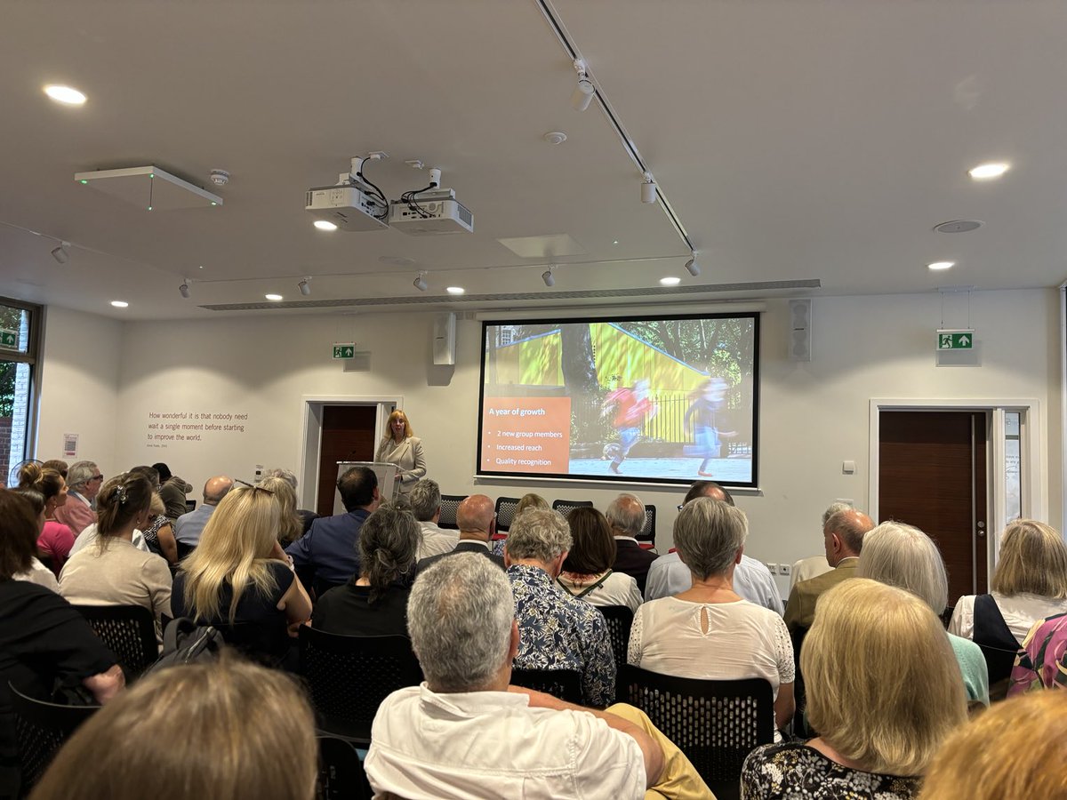 Helena Zaum tweet media