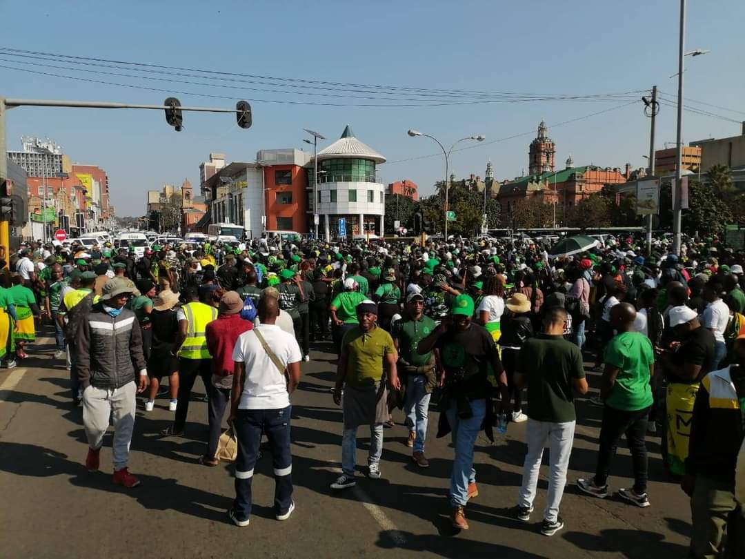 MkhontoweSizwex's tweet photo. The MK Party protesters outside the Pietermaritzburg court, where an IEC official appeared as a suspect regarding tempering with ballots. https://t.co/086NUY3dof