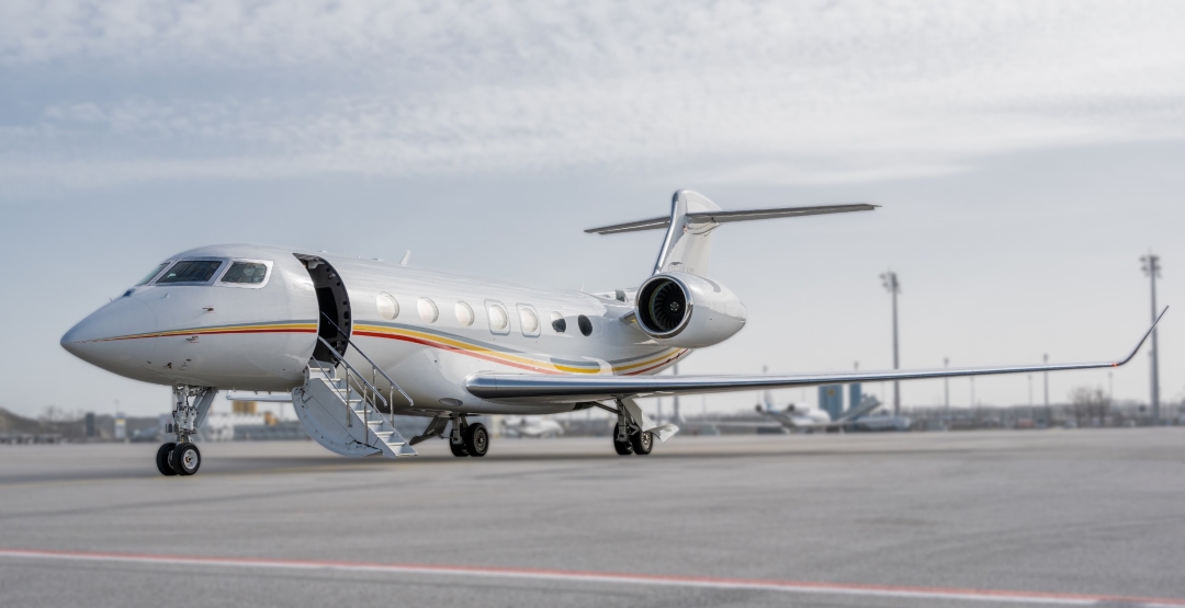 jetaviation's tweet image. Experience the world with our global charter fleet.

Model: Gulfstream G500
Seating: 13 passengers
Range: 5,000 nm | 9,260 km
Speed: 450 kts | 833 km/h
Endurance: 10:00 h

Start your journey at ow.ly/t6ZO50Sqhcp

#Aviation #BusinessAviation #FlyCharter #CharterWednesday