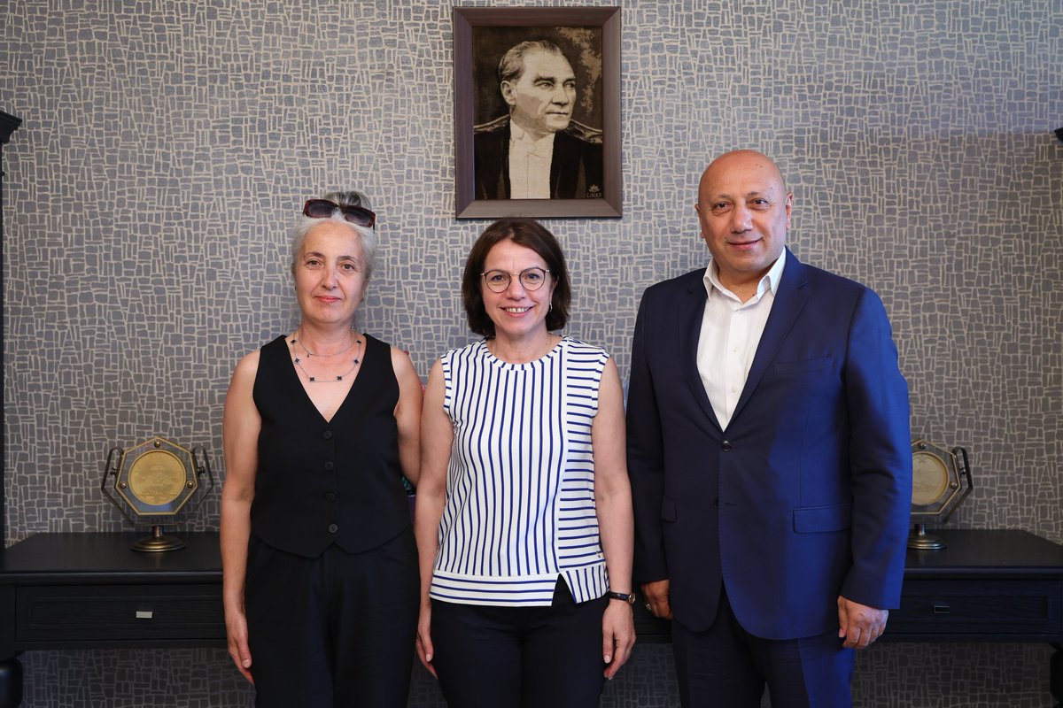 Maltepe'mize yeni seçilen Belediye Başkanımız, kıymetli kardeşimiz Esin Köymen'i makamında eşim ile birlikte ziyaret ederek görevinde üstün başarılar diledik.