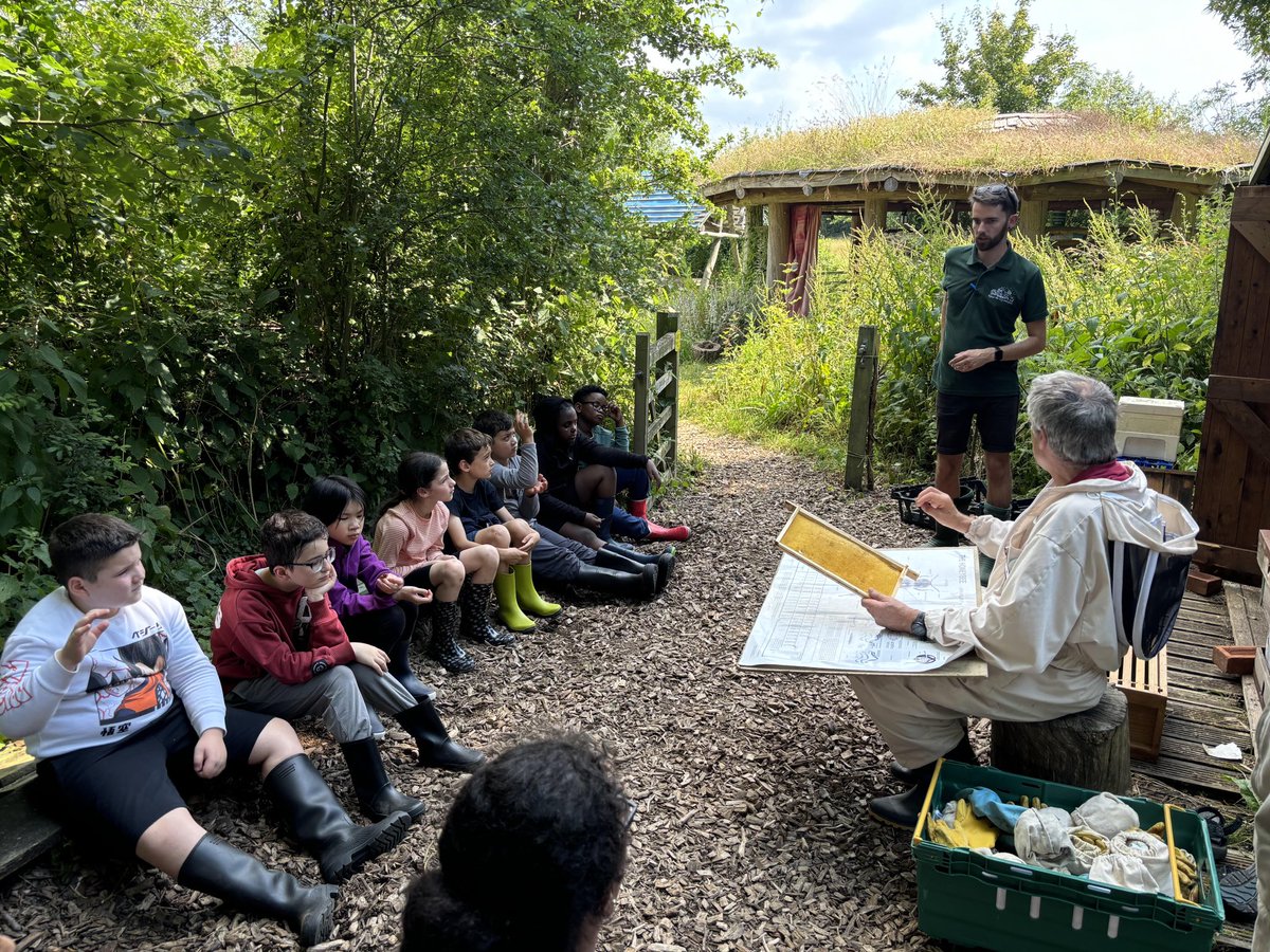 WyvilPrimary's tweet photo. Group one looking at the birds and the bees today #farmtrip https://t.co/KvWiwAR1I8