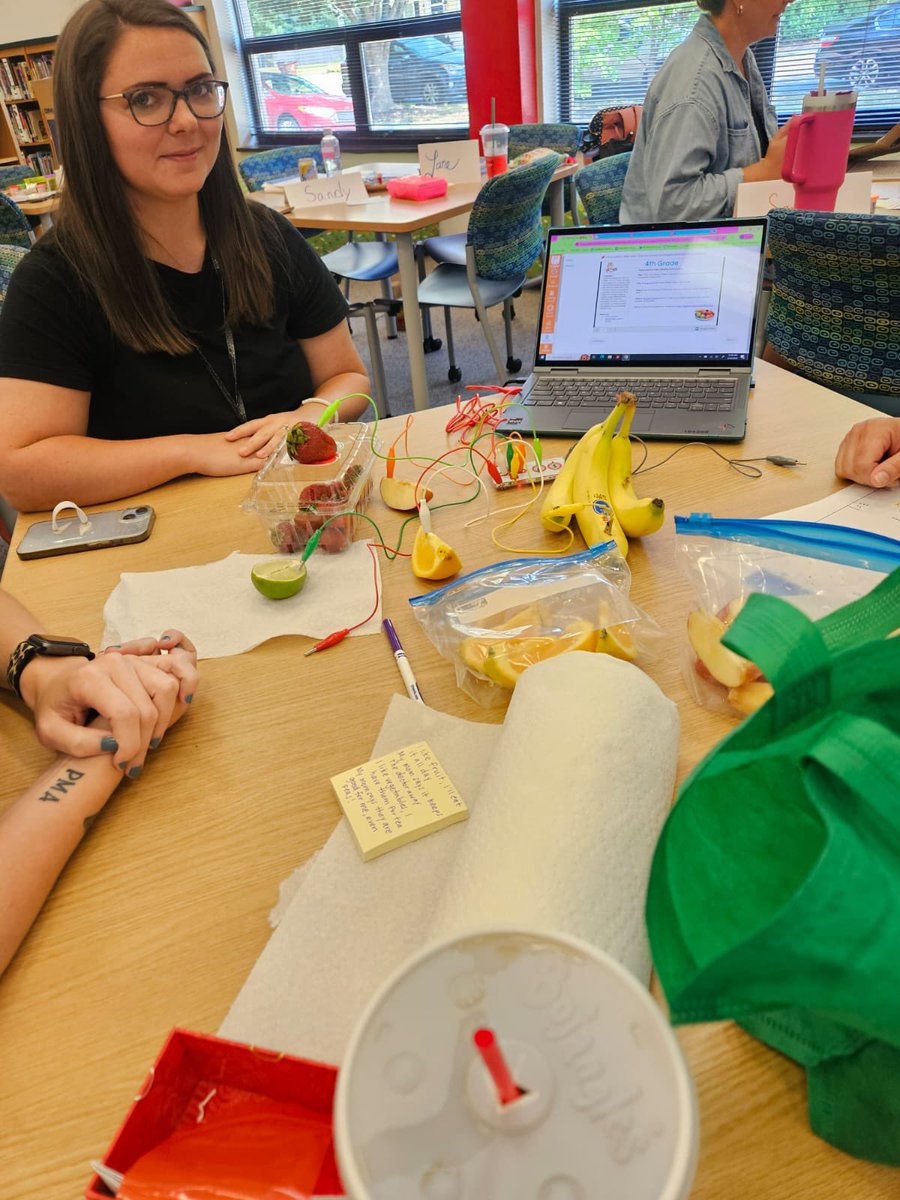 The #ProjectElevate Team loves days like today! Discussing #DesignThinking with #MakeyMakey and the curriculum. #SeeThingsDifferently #BANANAS