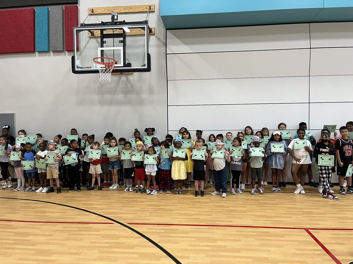 Perfect attendance students for the summer session! Thanks to our parents and teachers!!!