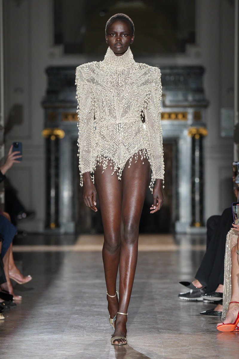jacquemusx's tweet photo. Zuhair Murad Couture FW24 https://t.co/3Q08iwvXon