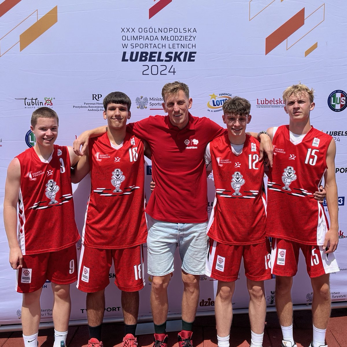 Za nami Ogólnopolska Olimpiada Młodzieży - <a href="/LubieTuByc/">Kujawsko-Pomorskie</a>  3X3  kończy turniej na 13. miejscu w Polsce 🏆 Dzisiaj nasza ekipa wygrała mecz z Województwem Opolskim 🔥 Dziękujemy za reprezentowanie naszego regionu 😇

Podsumowanie turnieju ⤵️
kpzkosz.com/aktualnosci/n/…