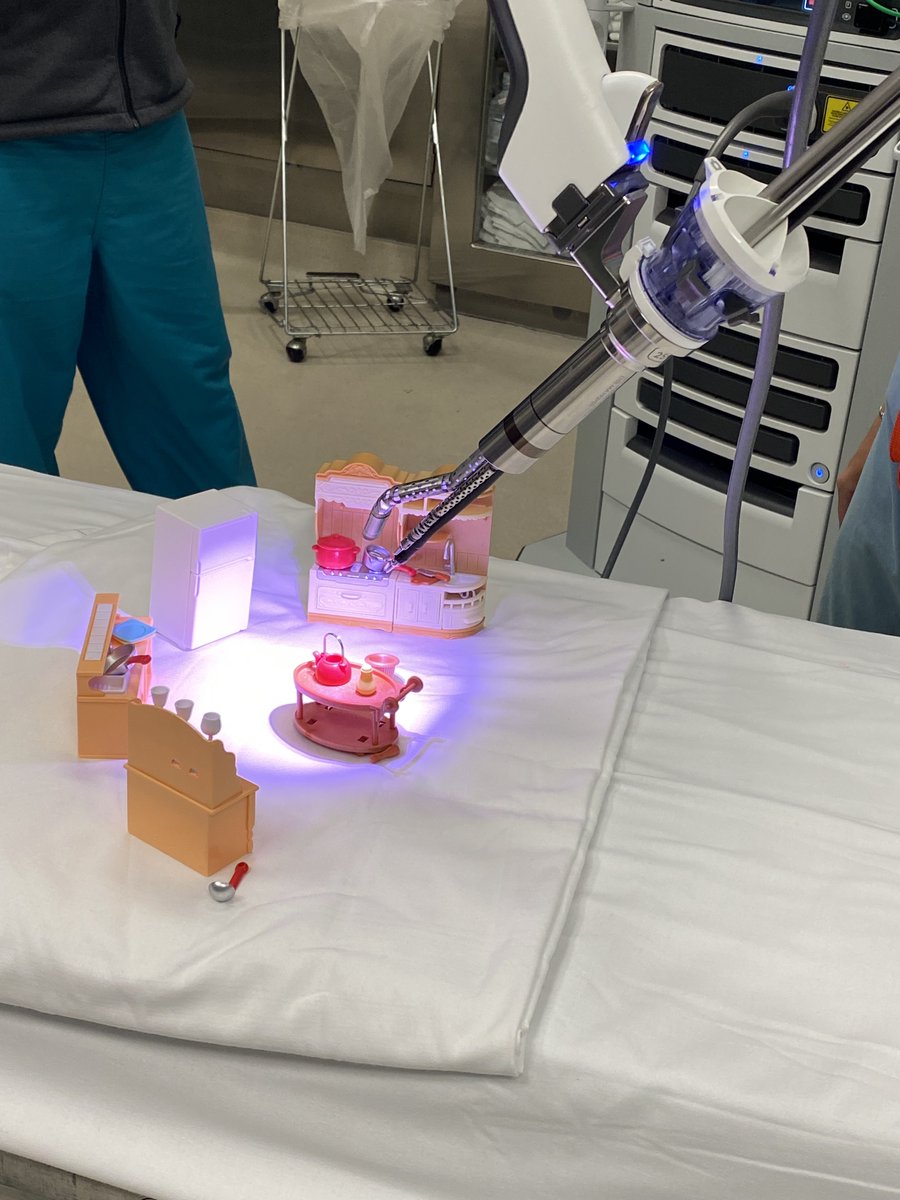 Great intro to the Single Port robot for our residents. Many thanks to Candace <a href="/IntuitiveSurg/">Intuitive</a> for setting this up! Looking forward to our lineup of SP cases this year.