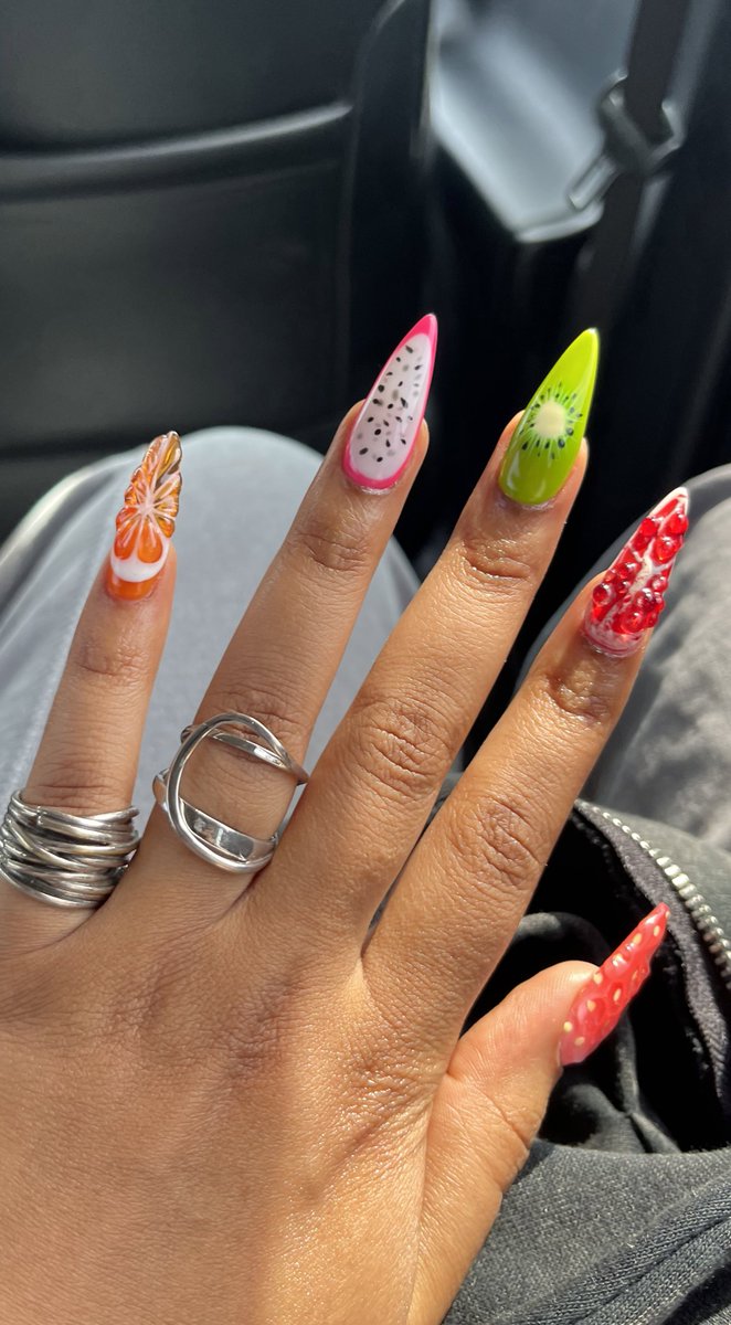 Curryfidat's tweet image. Damn I snapped on my nails