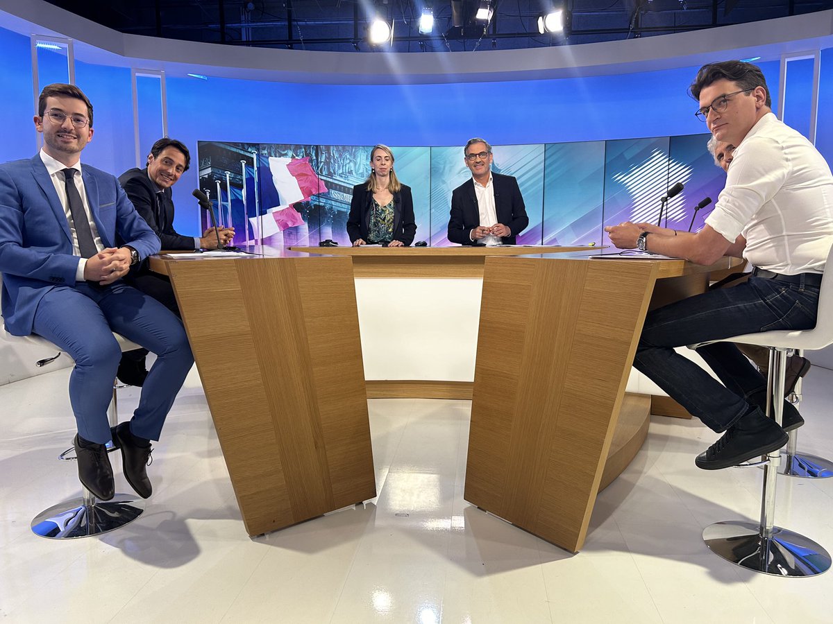 F3Rhone_Alpes's tweet photo. 🗳 #ÉlectionsLégislatives2024 

🗣 Le #débat de la 6ème circ. de la #Loire est à suivre ce mercredi à partir de 19h40 avec nos invités : #JeanPierreTaite , @GregoireGranger    #HugoLantermoz et #AlexandreSilva 

📲 À (re)voir sur @FranceTV

En partenariat avec @francebleu https://t.co/QwpGr9fpfR