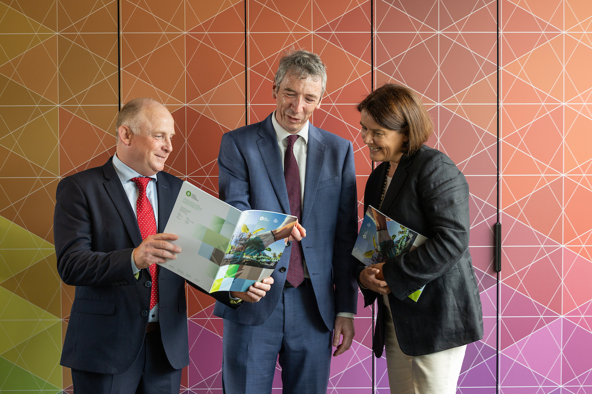 BPFI were delighted to host today the launch of the <a href="/socialfif/">Socialfif</a> Annual Report. Pic: Garrett O’Donohoe Chief Executive, <a href="/socialff/">Social Finance</a>, Oliver Gilvarry, Assistant Secretary, Department of Finance &amp; Cathy Bryce, President, BPFI &amp; Managing Director, <a href="/AIB/">相葉P提督</a> Capital Markets