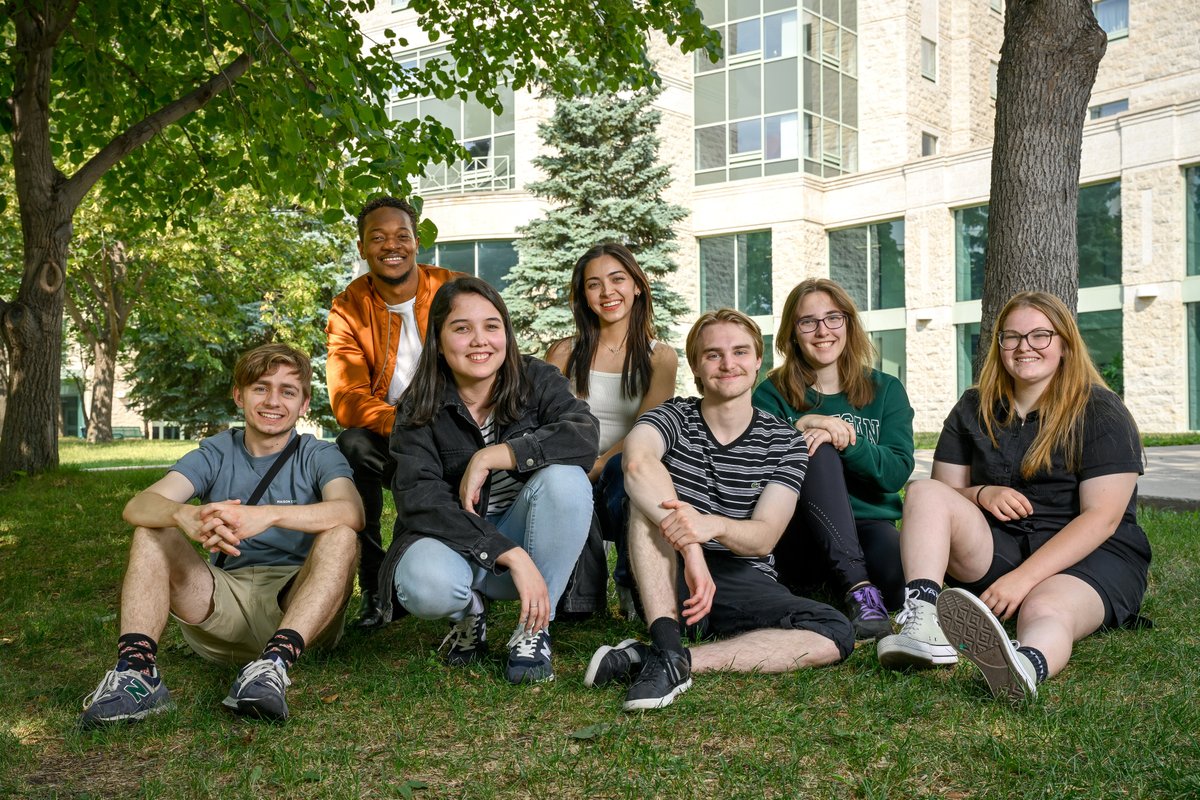 The demand for experiential learning is greater than ever, and the #UofRegina needs your help.

Please give today to support our students with:

🧑‍🎓 Experiential learning scholarships
💡 New learning opportunities
🤝 Expanded community partnerships

bit.ly/3QEpCTg 💚💛
