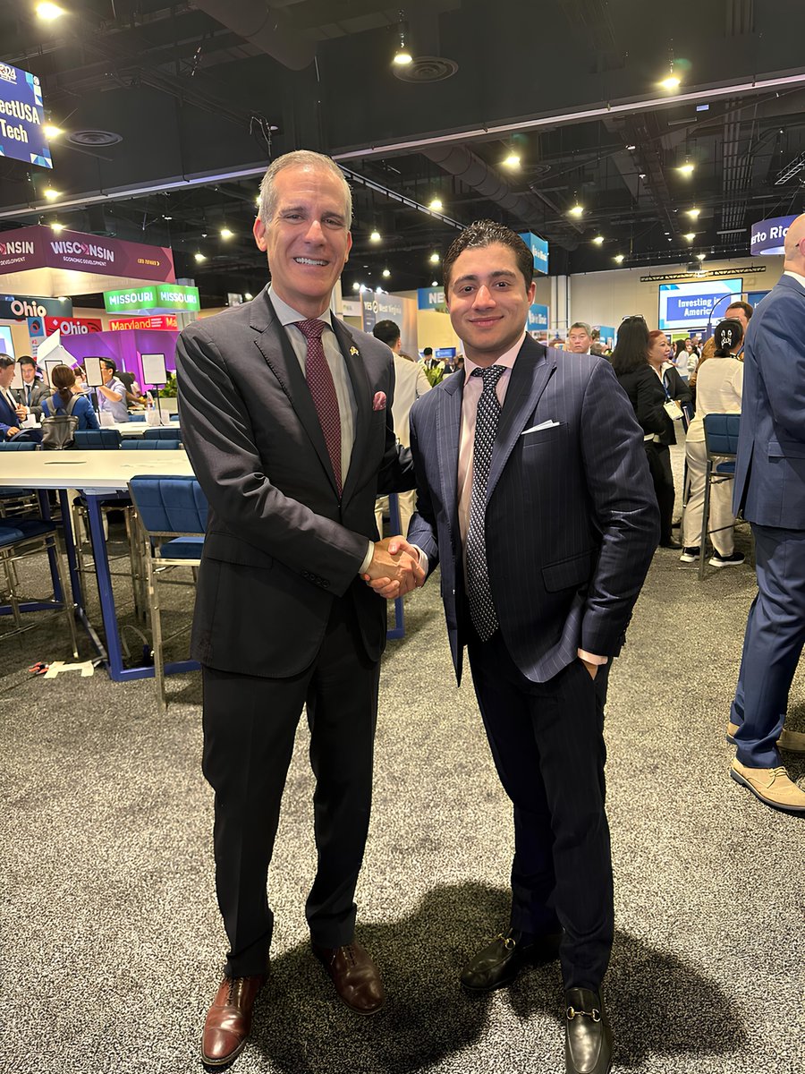 TheIndiaIndex's tweet photo. A Milestone Achievement! 🗽🚀
 
India Index presented before an audience of 250 attendees at the @SelectUSA 2024 Summit, marking a significant milestone in our journey.

This stellar gathering included the U.S. Ambassador to India, the Indian Ambassador to the U.S., four Governors, 35 government officials, and representatives from over 100 leading Indian companies.

With our CEO, @samirnkapadia at the helm, India Index delivered a powerful message on the importance of U.S.-India trade relations, emphasizing our commitment to fostering global partnerships and driving economic growth. 

Such leader's and decision-makers' presence underscores India Index's critical role in bridging opportunities between Indian businesses and international markets.