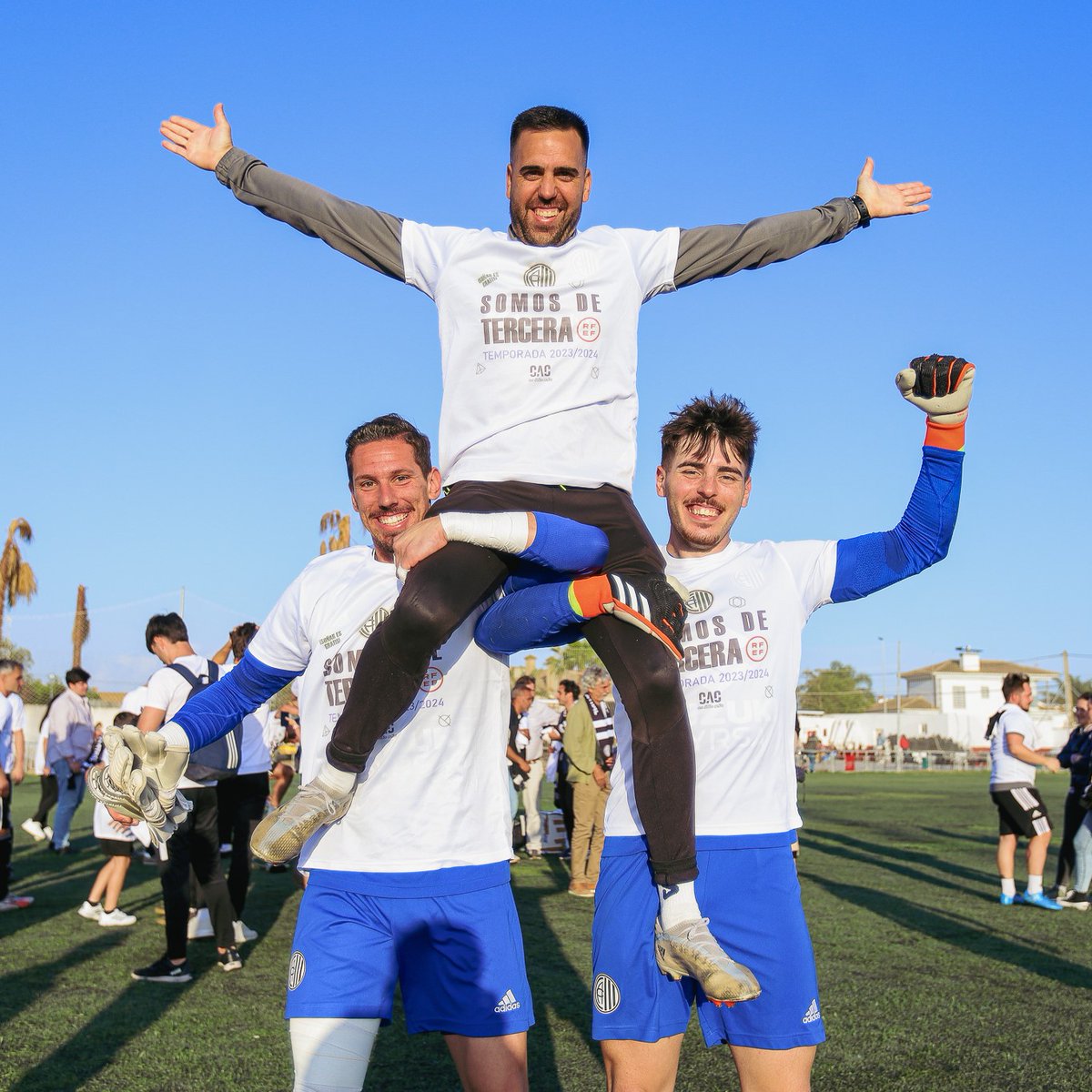 ClubAtlCentral's tweet image. 🖤👏 Con mucha humildad y trabajo duro has sido uno de los grandes responsables del grandísimo rendimiento en una portería que ha sido la menos goleada de la División de Honor. Eres enorme.

Infinitas gracias por todo tu trabajo

🖤🤍🖤🤍🖤🤍

#DaleCentral #SoñarEsGratis ⚫⚪⚽