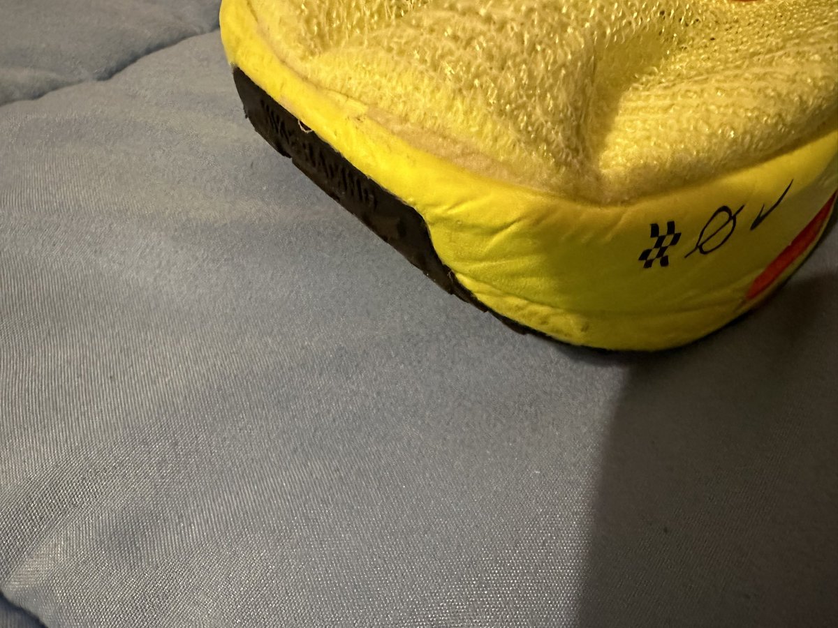 JaSinger10's tweet photo. @nikestore @Nike Bought these at @DICKS three months ago and this is happening. 😢 https://t.co/5DbdbCfbia