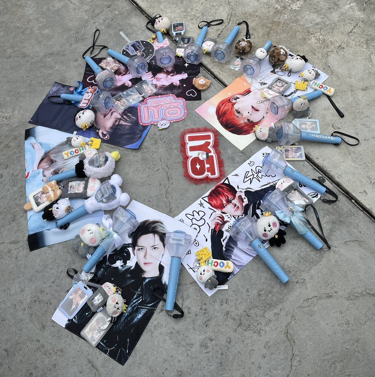 wtnblyaaa's tweet photo. completed OT10 teulights circle in KL .. Finally we did it !! 🔥 #TREASUREinKL #RELAYTOURinKL #TREASURE @treasuremembers

all pictures cc to owners 💙✨ https://t.co/ULoUZO9sEr