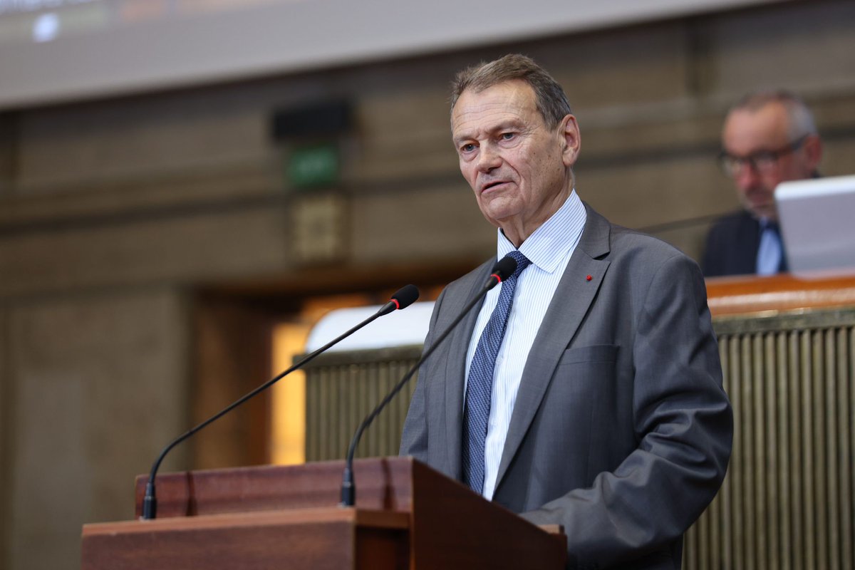 🔴 #Francophonie

<a href="/jeanloublachier/">Jean-Lou Blachier</a> rappelle que l’espace francophone doit trouver sa voie pour relever des défis nombreux :
- La langue,
- Des situations économiques, sociales, environnementales &amp; politiques très diverses,
- Le développement durable &amp; la transition énergétique