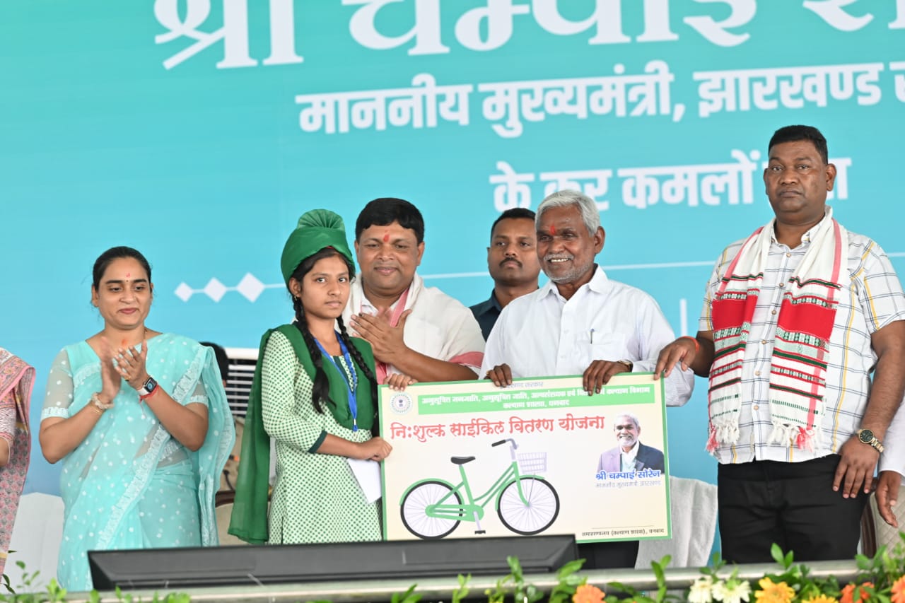 माननीय मुख्यमंत्री, झारखण्ड श्री चम्पाई सोरेन की गरियामयी उपस्थिति में विभिन्न योजनाओं के शिलान्यास एवं उद्घाटन सह परिसंपत्ति वितरण किया गया। 
@JharkhandCMO 