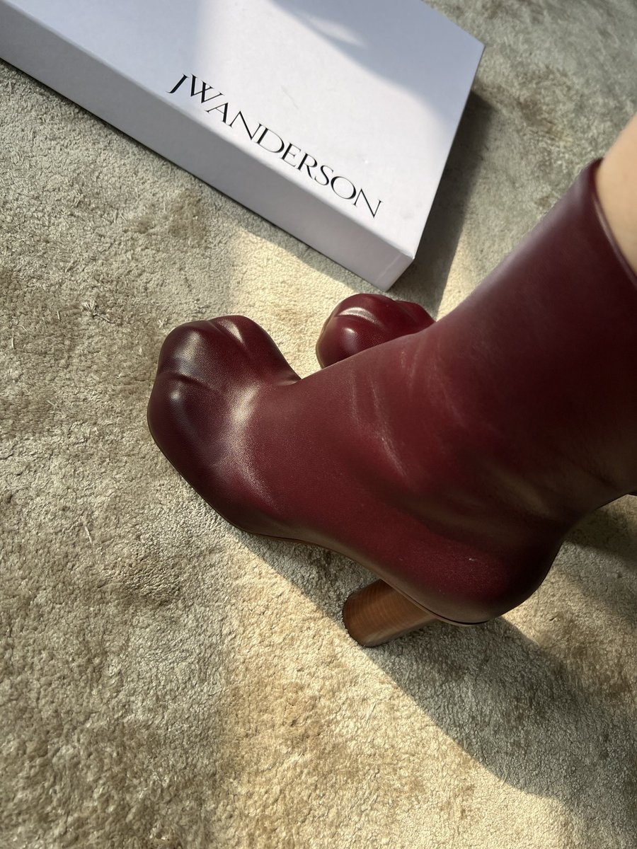 azunne's tweet image. 大地を揺るがす怒りを鎮めるために、マネーを生贄にして呼び寄せた俺の召喚獣🐾 無事、心の平穏が訪れました💸💸👼