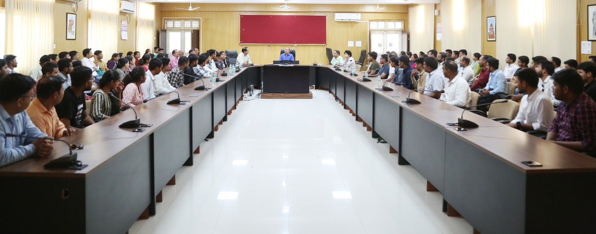 ➡️पटवारी ग्राम की सरकार होते हैं

➡️पूरी पारदर्शिता, ईमानदारी से अपने कर्तव्य का निर्वहन कर शासन प्रशासन के कार्यों को करें संपादित
                          - अपर कलेक्टर श्री उपाध्याय
Read more:facebook.com/share/p/anoeSv…

<a href="/CMMadhyaPradesh/">Chief Minister, MP</a> <a href="/JansamparkMP/">Jansampark MP</a>