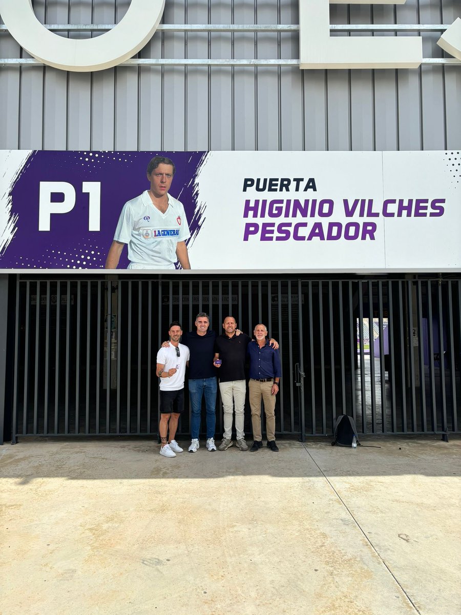 Bueno, pues muy orgulloso de pertenecer a la gran familia del R. Jaen, confianza plena en su propietario y presidente. 
Hala Jaen!!!!!